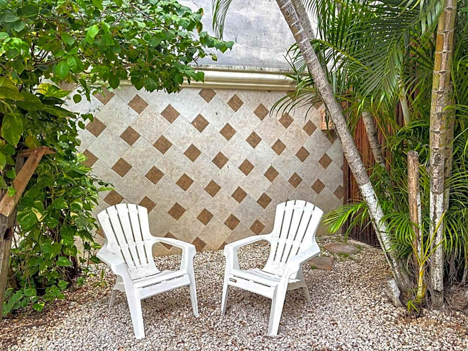 "Spacious Suite with 4 Bedrooms and Amenities"