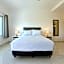 Commercial Zone Studios, Pool, BBQ and Beach 7 Blocks