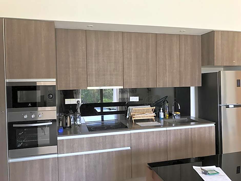 By The Sea Partial Seaview n Mountain View 383