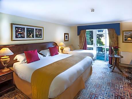 Family Room (2 Adults + 2 Children)