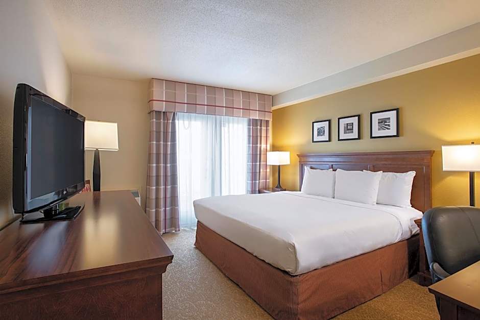 Travelodge Suites by Wyndham Regina - Eastgate Bay