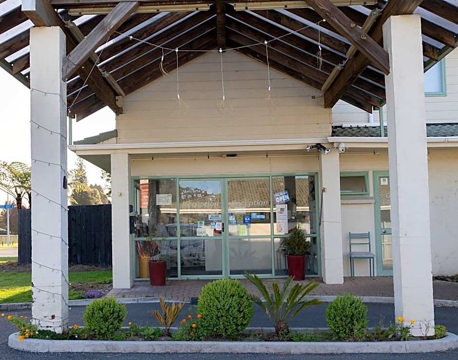 Birchwood Spa Motel