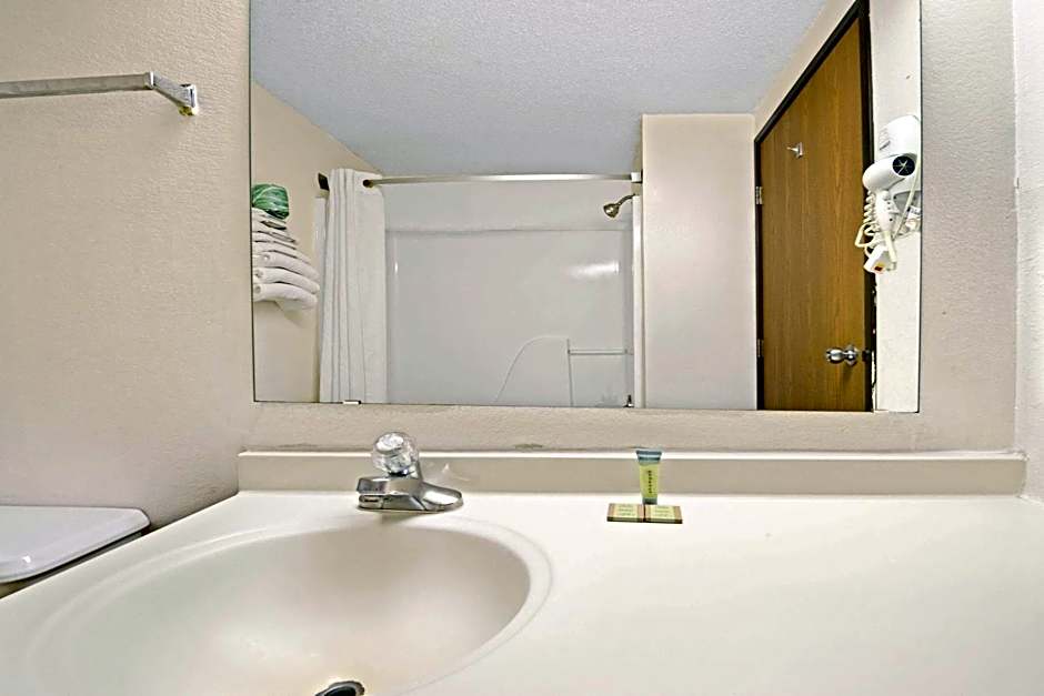 Super 8 by Wyndham Plano/Dallas Area