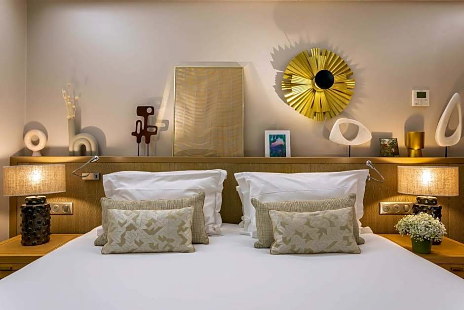 Hotel Camille Paris, Tapestry Collection by Hilton