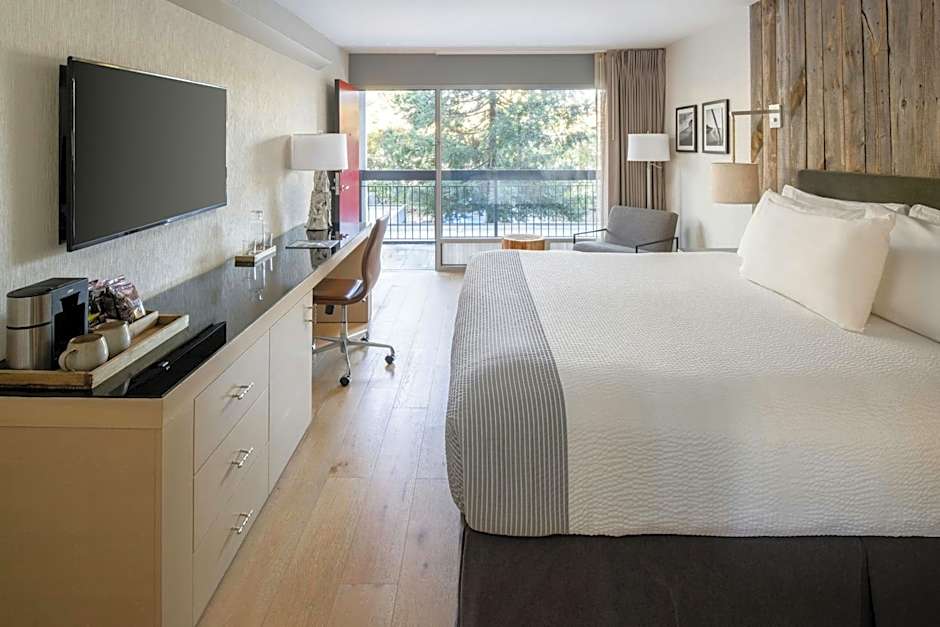 Hotel Paradox, Autograph Collection