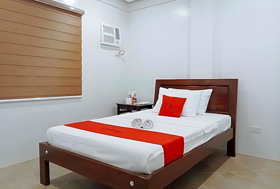 RedDoorz @ Davids Travellers Inn Cavite