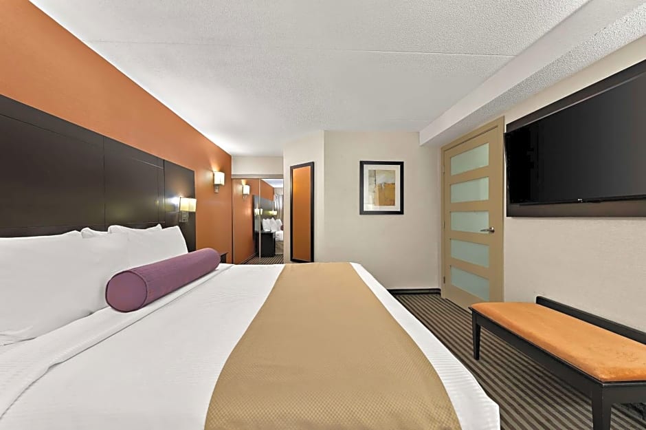 Best Western Plus Toronto North York Hotel & Suites