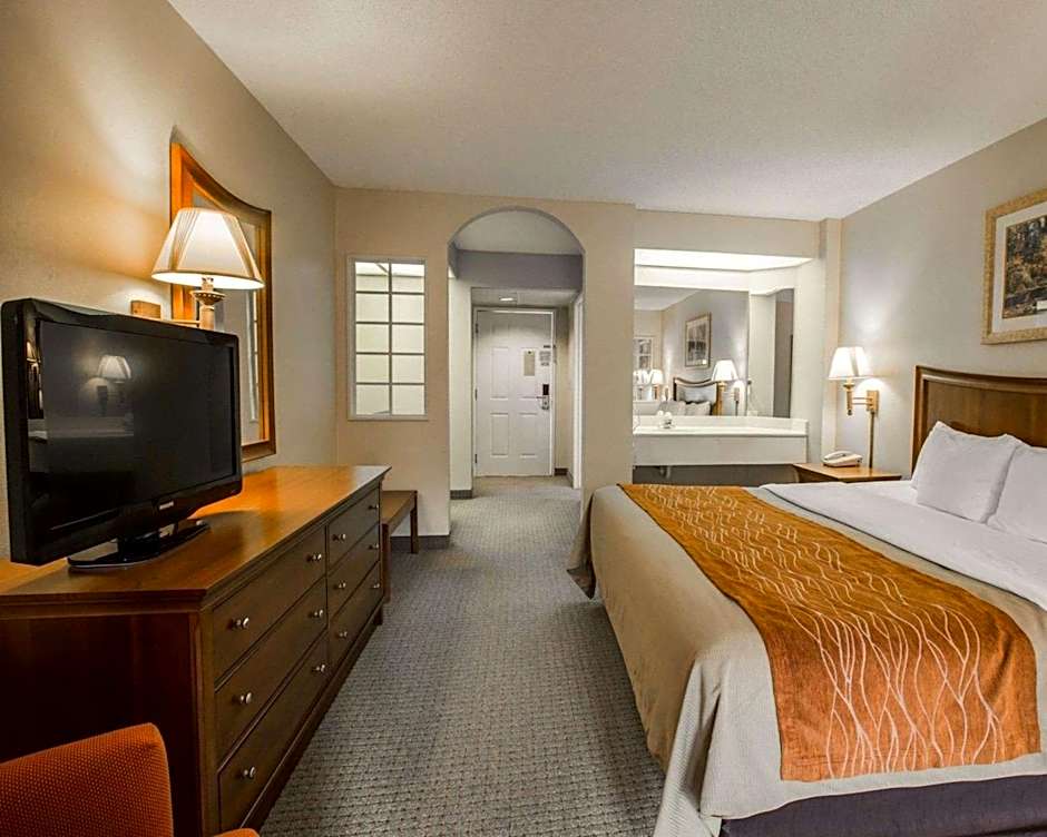 Rodeway Inn & Suites Cherokee On the River
