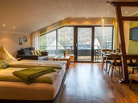 Double room-Classic-Private Bathroom-Balcony-Doppelzimmer