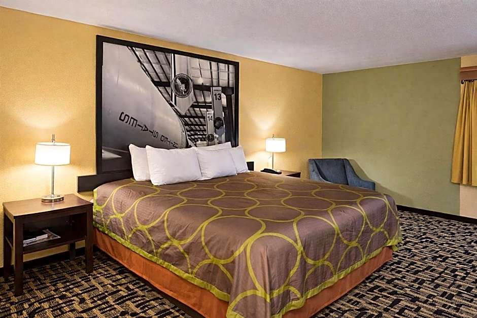 Super 8 by Wyndham Pasadena