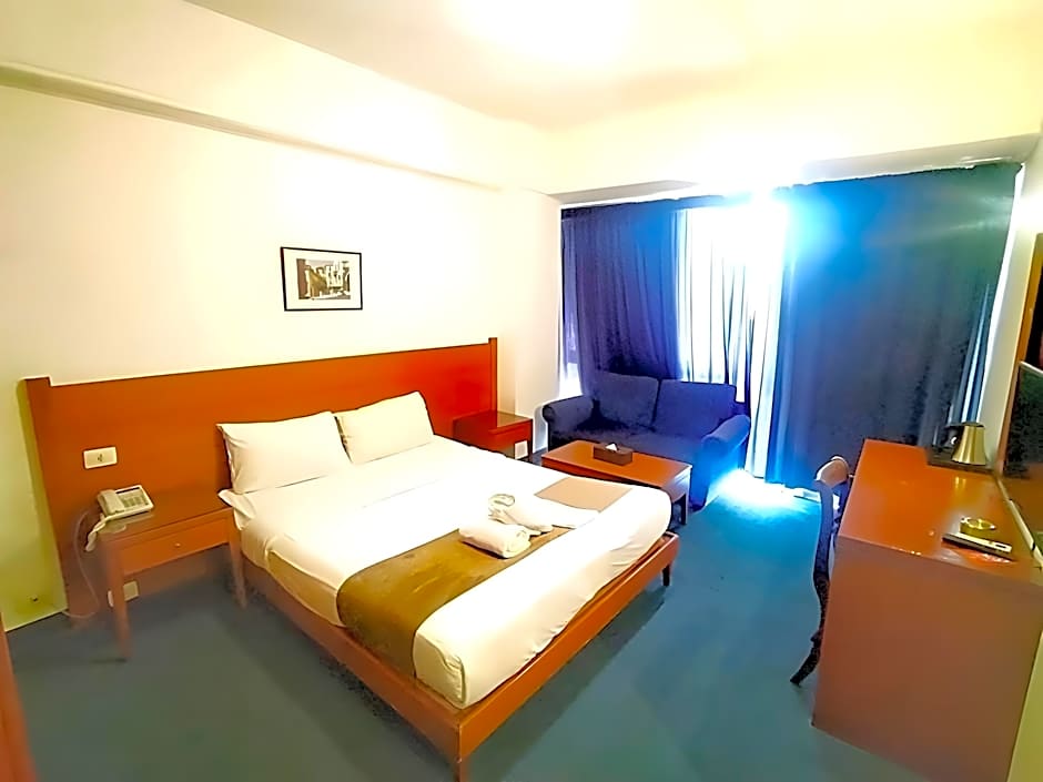 Ceasars Park Hotel