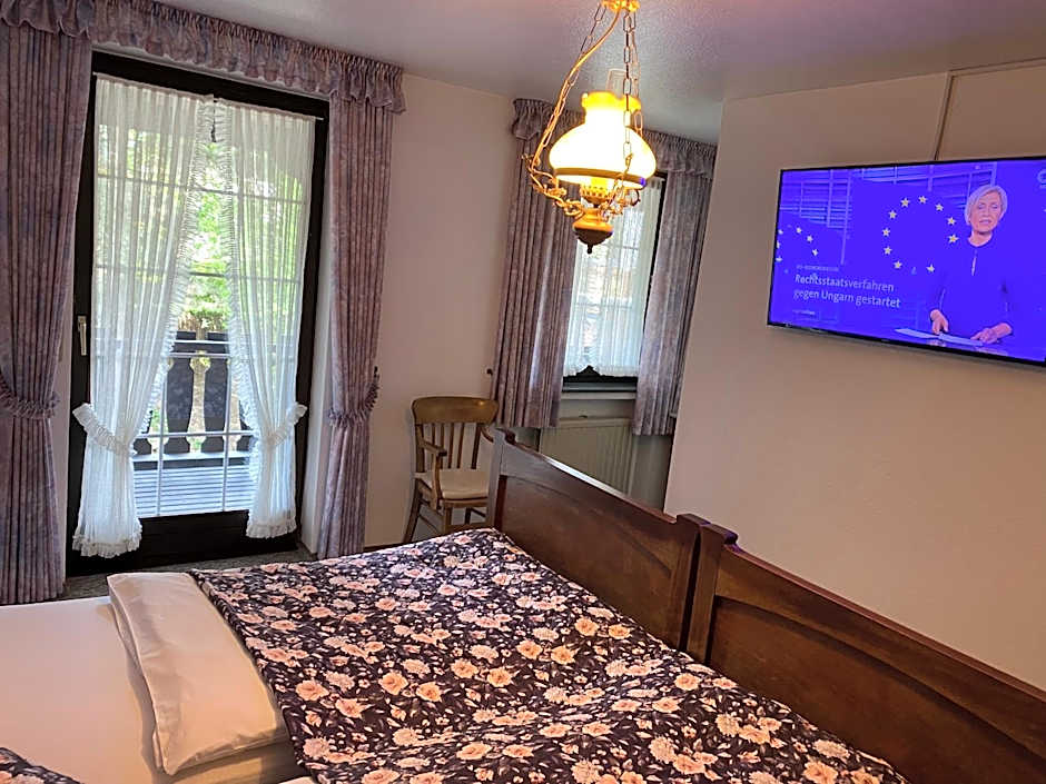 Hotel zur Post Dabringhausen - Quiet Business Hotel near Cologne and Dusseldorf Trade Fairs