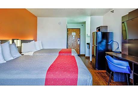 2 Queen Beds | Non-Smoking, Kitchen