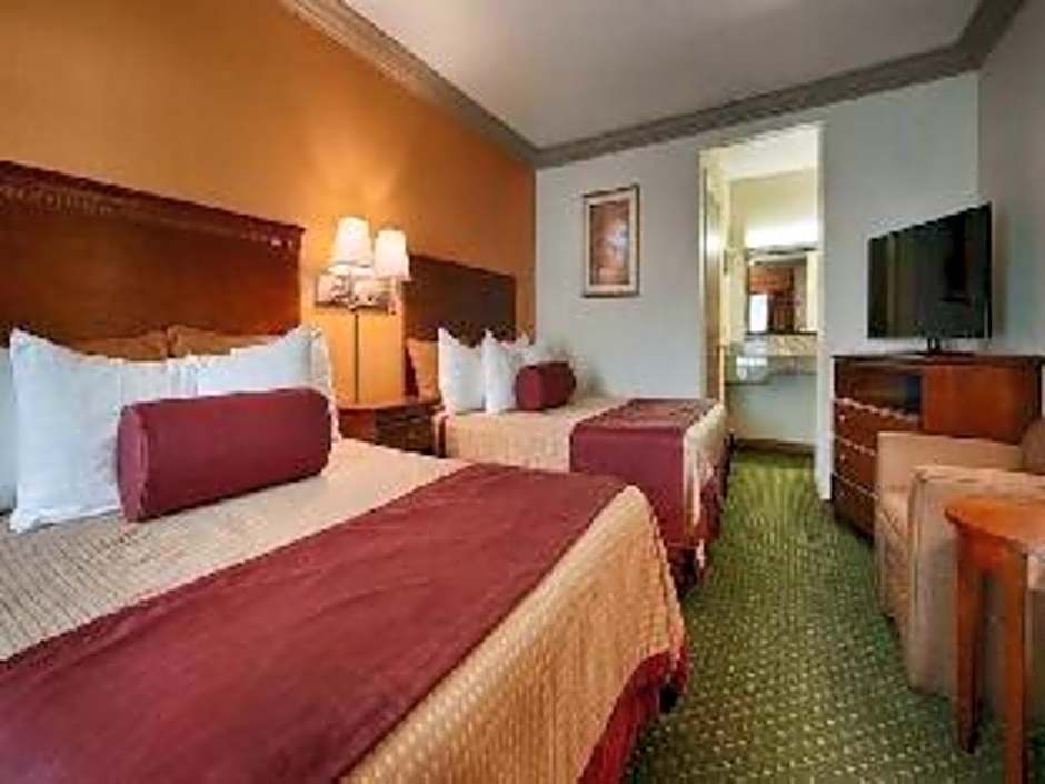 Cloverdale Wine Country Inn & Suites