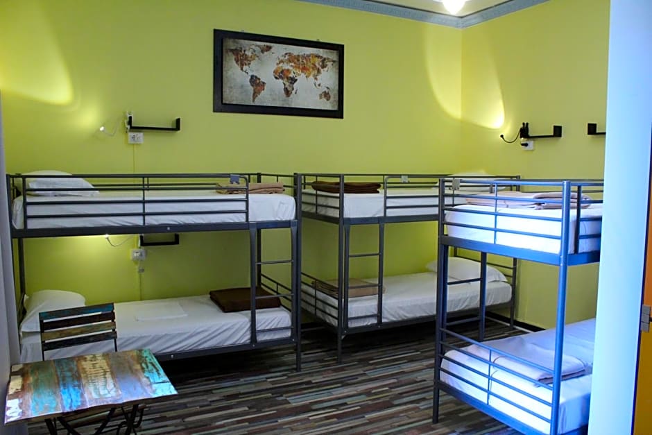 Home Genoa Hostel