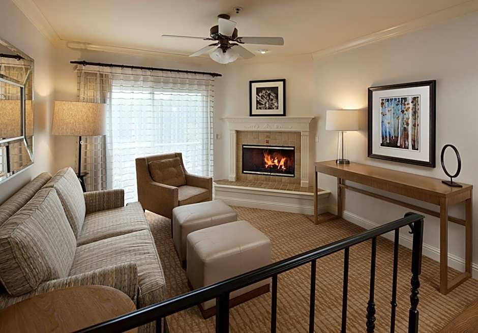 Pelican Inn & Suites