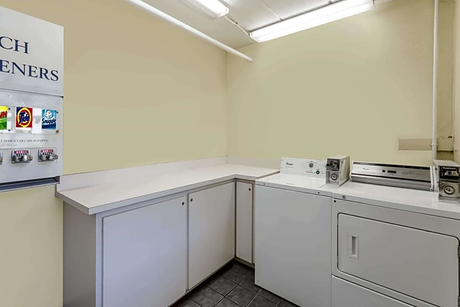 Days Inn by Wyndham Cocoa Beach Port Canaveral