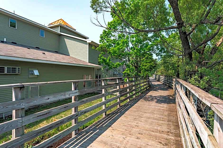 Gold Coast Inn ⁀➷ Breathtaking Sunsets ➠ Standard Lake View Room ➠ 106