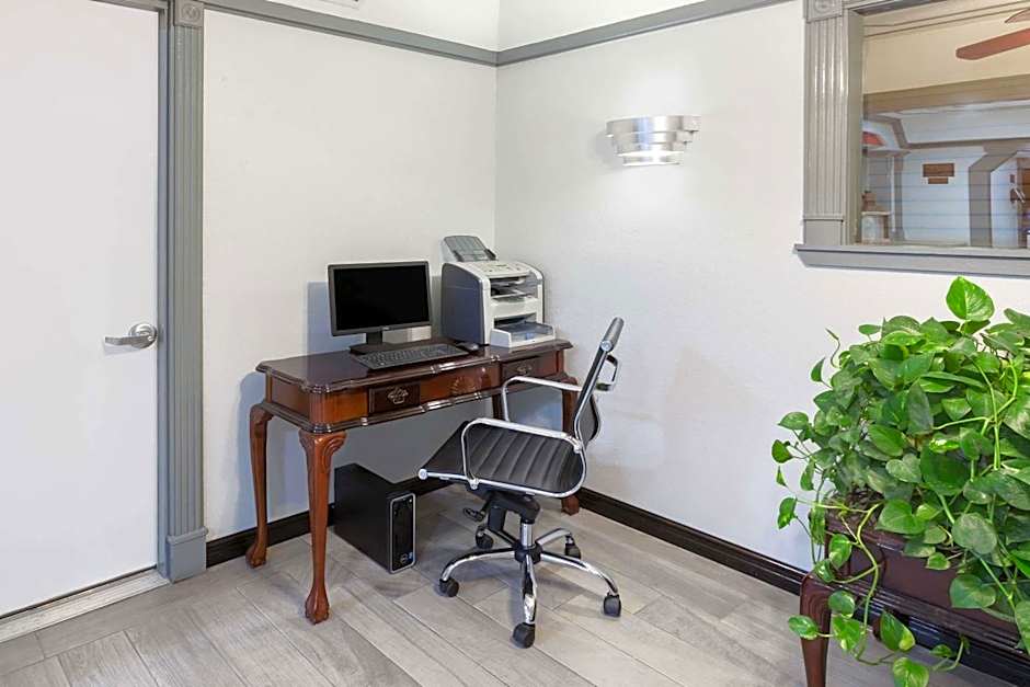 Super 8 by Wyndham Kingsville