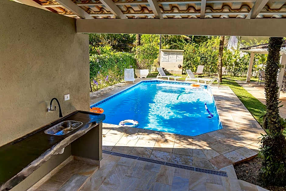 Casa com piscina privativa a 100m da Praia de Paúba