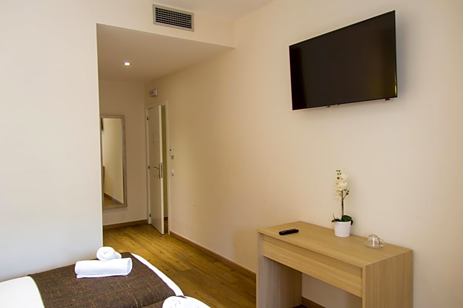 Hostal Barcelona Travel