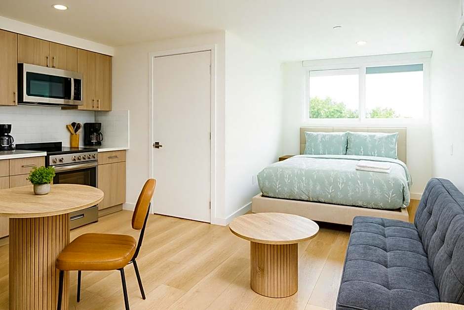 Los Angeles Premium City Suites with Free Parking