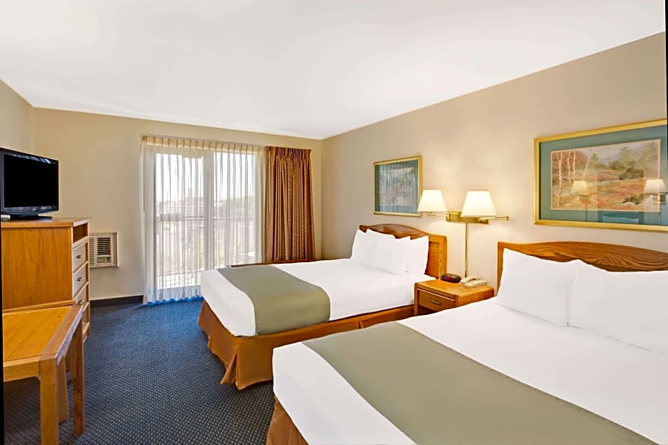 Photo 1 of 1 of 1 Bedroom 3 Queen Beds Suite