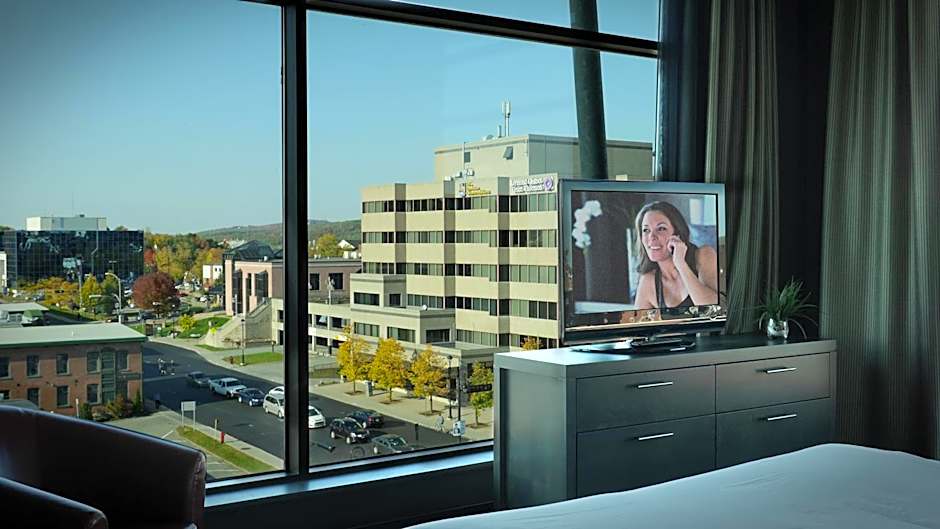 Grand Times Hotel Sherbrooke