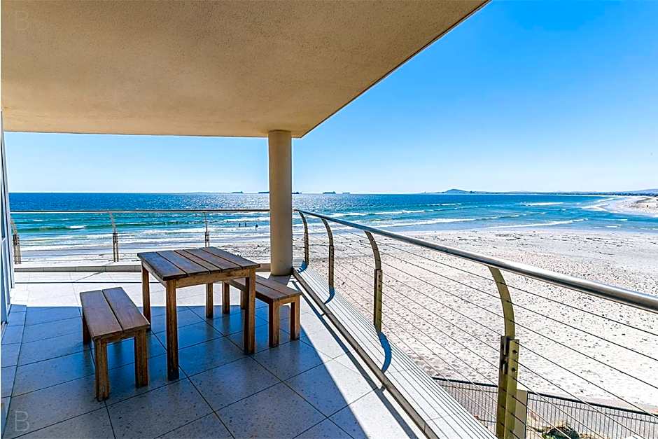 Lagoon Beach Hotel Apartments