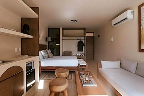 Studio Suite with Queen Bed