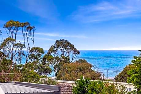 Cowrie House Ocean Views 500m to Beach
