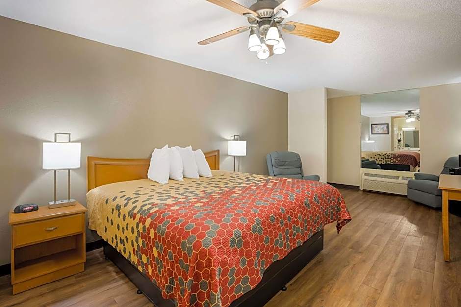 Econo Lodge Live Oak