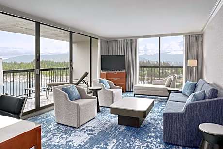 Lanai 1 Bedroom Suite, 1 King, Sofa bed, Harbor & Mountain View