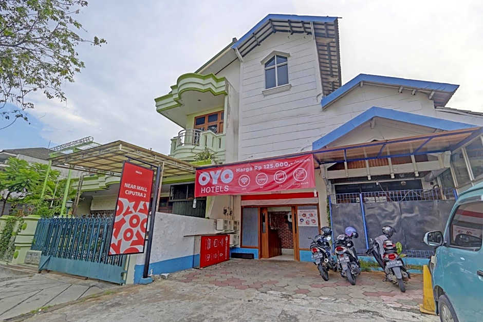 OYO 90426 Near Mall Ciputra 2