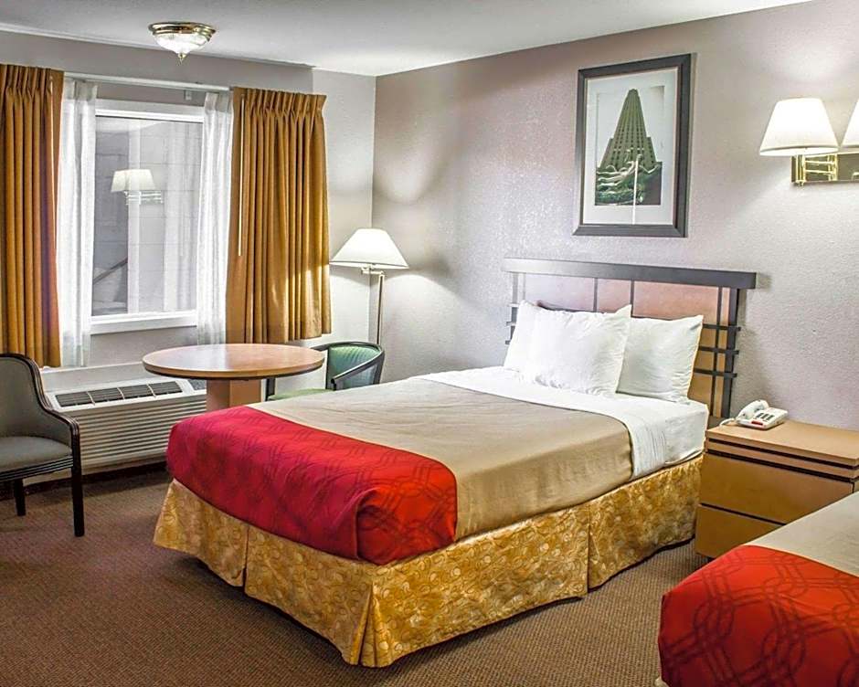 Econo Lodge Inn & Suites Colonie Center Mall