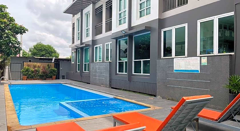 Crystal Suites Suvarnabhumi Airport