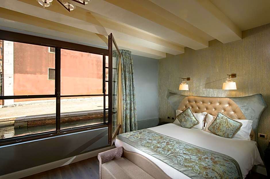 Palazzo Veneziano - Venice Collection