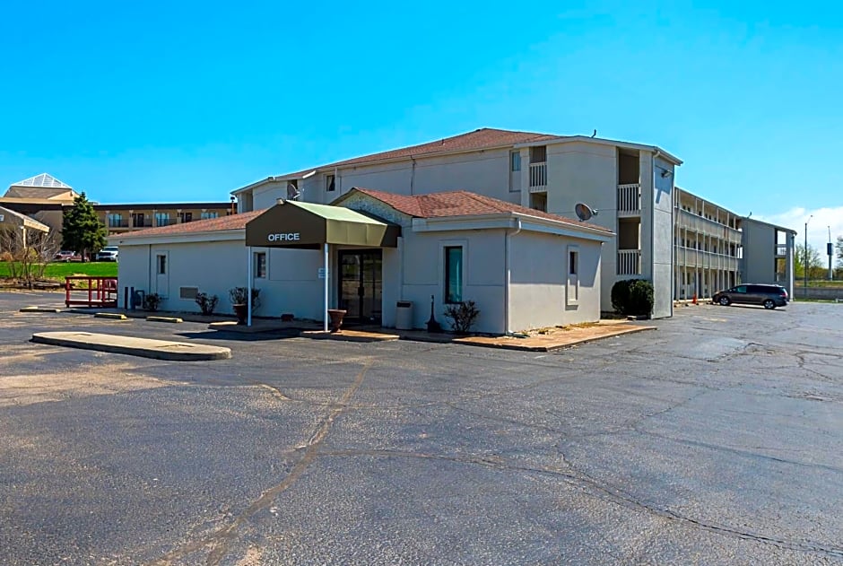 Motel 6-Blue Springs, MO