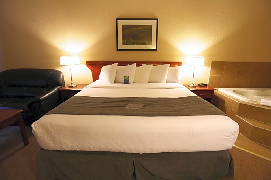 Lakeview Inns & Suites - Fort Nelson
