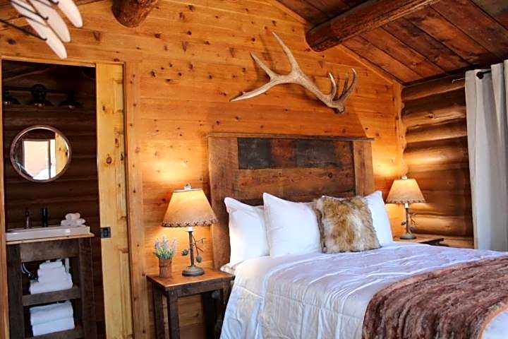 Elkhorn Cabins and Inn