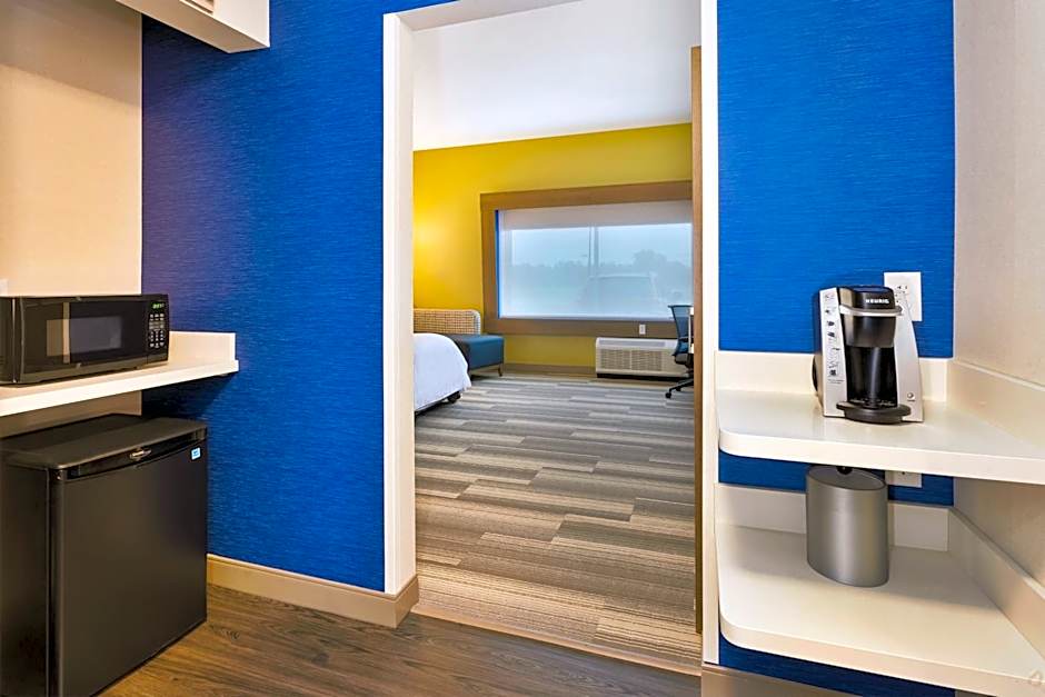 Holiday Inn Express & Suites Milan - Sandusky Area By IHG