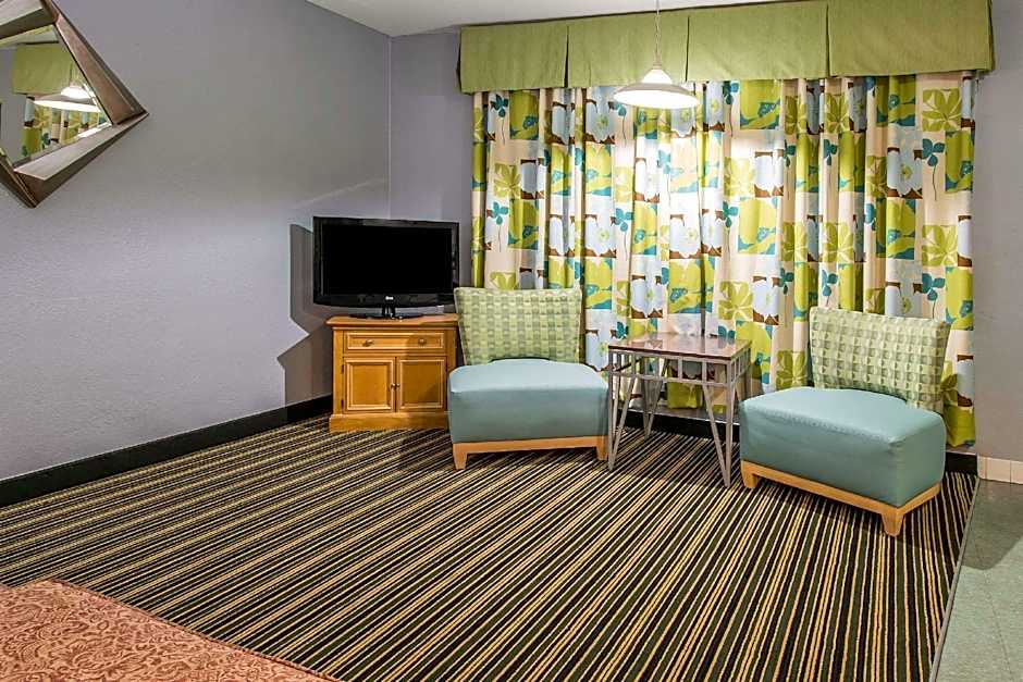 Rodeway Inn & Suites Winter Haven Chain of Lakes