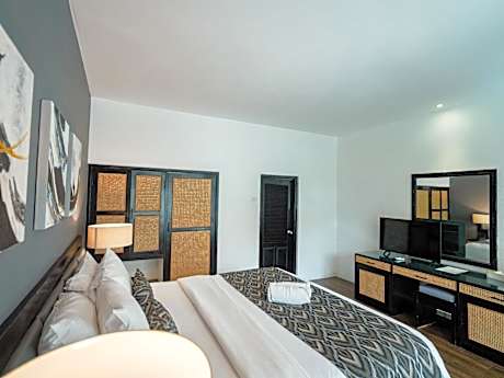 Superior Double or Twin Room with Pool View