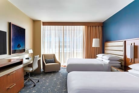 M Club lounge access, Guest room, 2 Queen, High floor (Mobility &amp; Hearing Accessible w/ Roll-in Shower)
