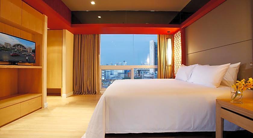 The Quarter Hualamphong by UHG