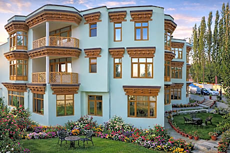 Royal Holiday Hotel