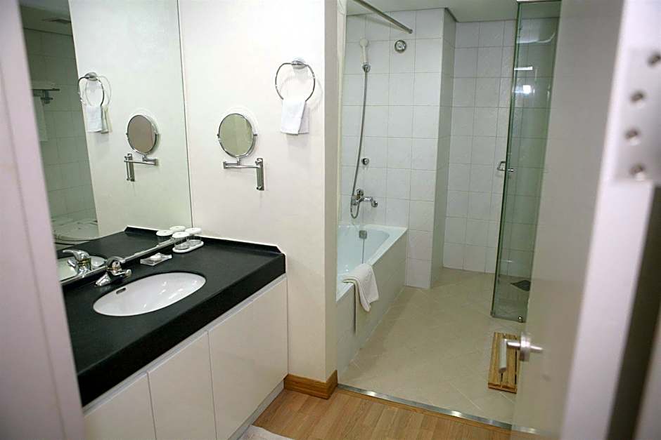 Gumi Century Hotel