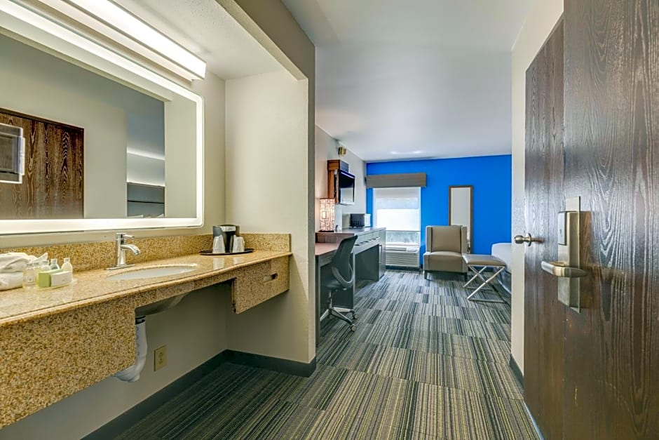 Alexis Inn and Suites Hotel