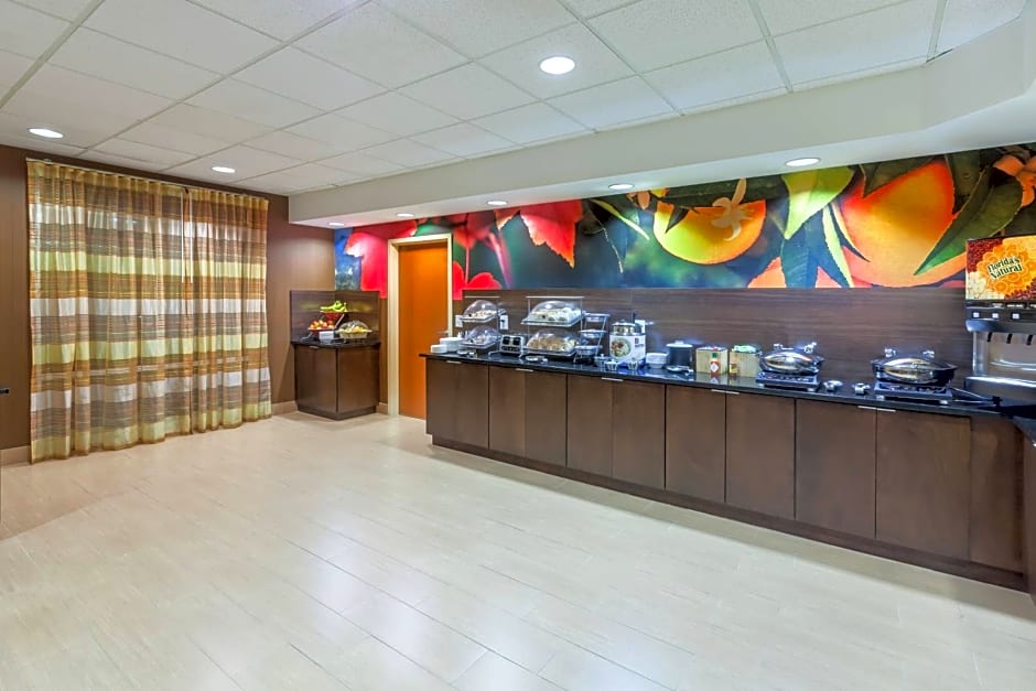 Fairfield Inn & Suites by Marriott Rogers