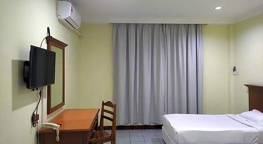 The Upper Deck Hotel